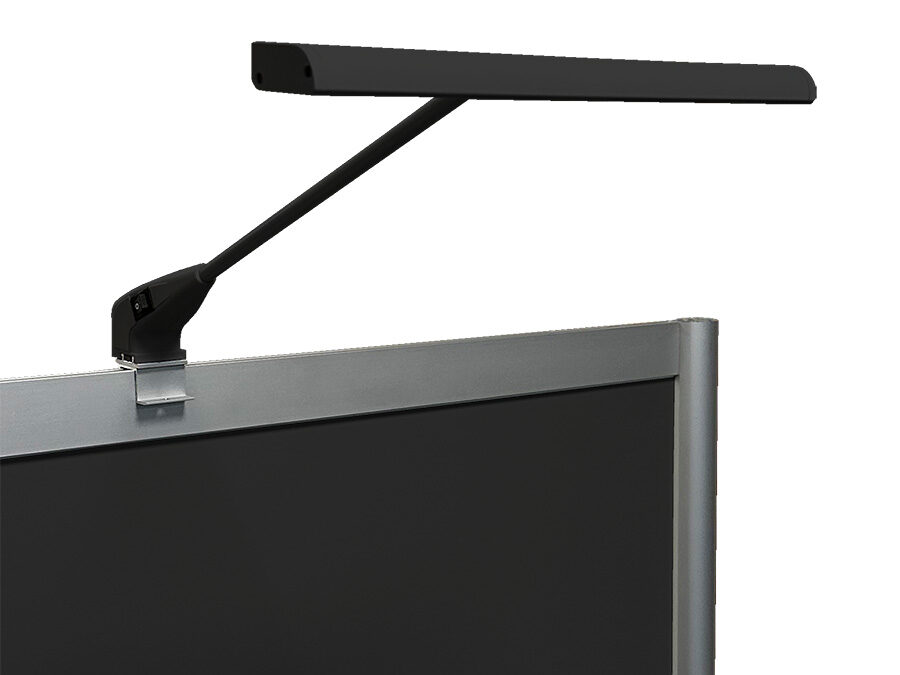 LED spot zwart17W staaf 4000K om boven op een wand te plaatsen om werken, schilderijen, foto's etc goed aan te lichten tijdens een expositie of tentoonstelling.